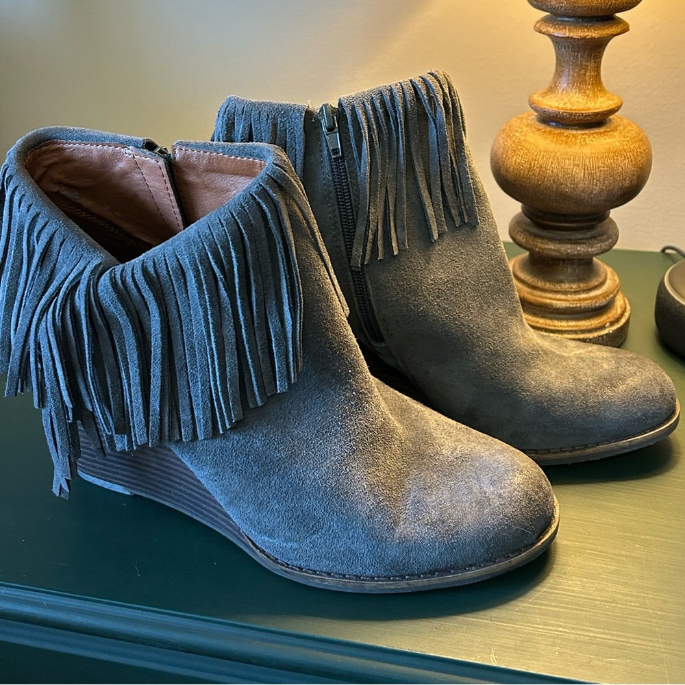 Lucky Brand, stacked wedge Yachin booties, gray with fringe, size 10